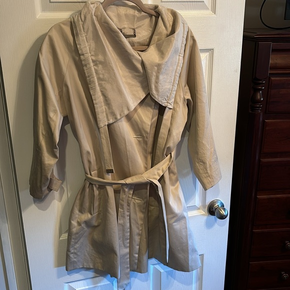 Diane Von Furstenberg Jackets & Blazers - Diane Vin Furstenberg rain jacket